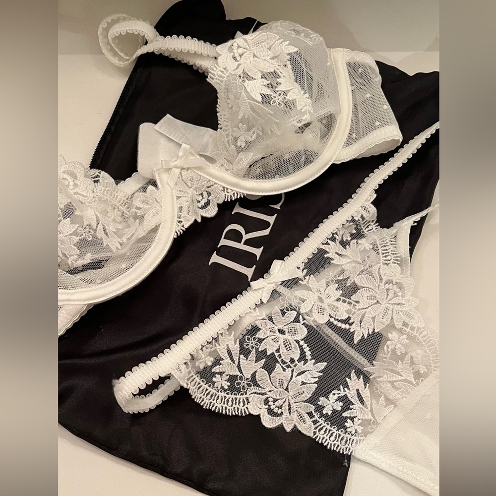 IRIS Elegant White Lace Lingerie Set
